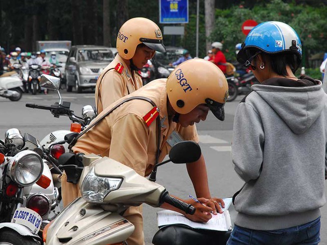 Chậm nộp phạt vi phạm giao thông bị tính lãi theo ngày ảnh 1