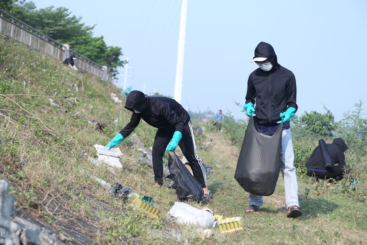 Nhóm Gen Z 'Nghệ An xanh' tình nguyện nhặt rác, bảo vệ môi trường ảnh 3