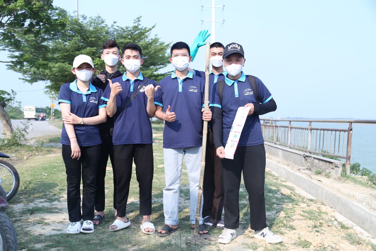 Nhóm Gen Z 'Nghệ An xanh' tình nguyện nhặt rác, bảo vệ môi trường ảnh 12