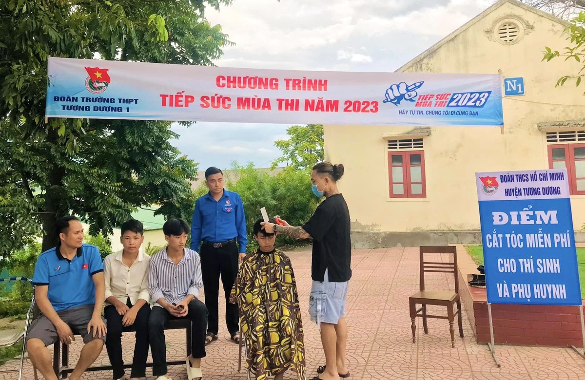Tuổi trẻ huyện biên giới xứ Nghệ nấu cơm miễn phí tặng thí sinh ảnh 4