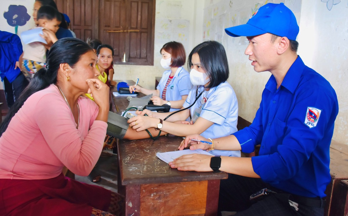 Tuổi trẻ Hà Tĩnh với hoạt động tình nguyện quốc tế trên nước bạn Lào ảnh 6