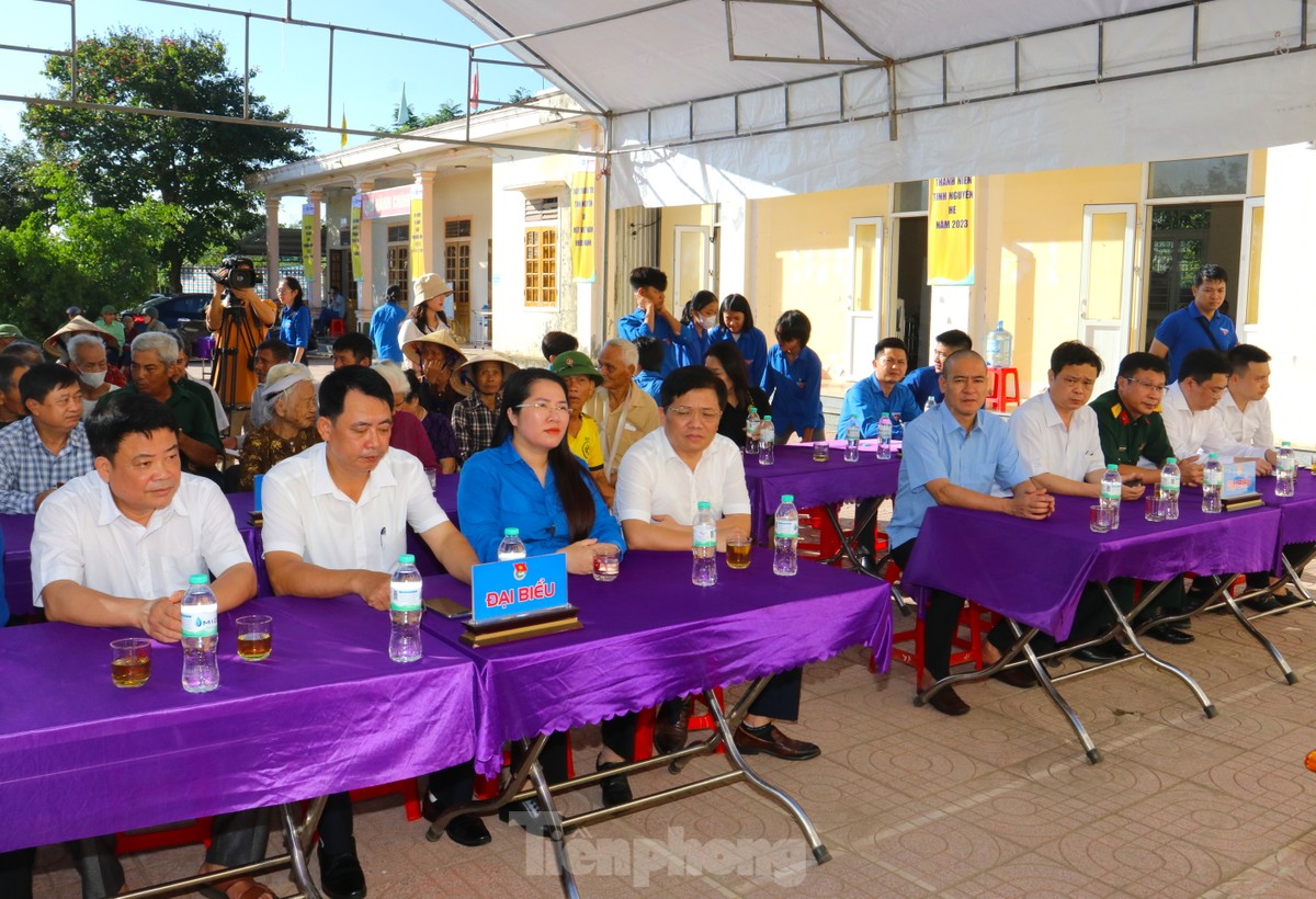 Hội LHTN, Hội Thầy thuốc trẻ tỉnh Nghệ An và báo Tiền Phong khám, phát thuốc miễn phí cho người dân ảnh 2