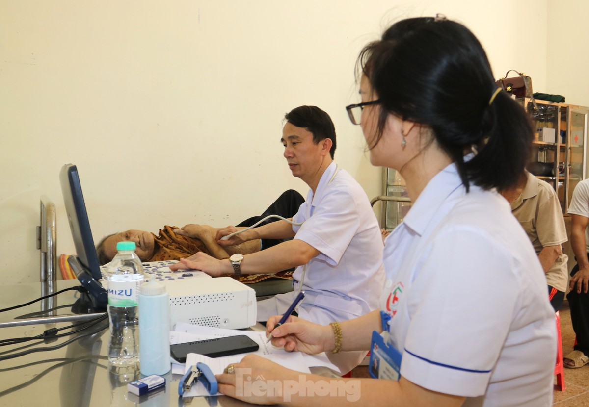 Hội LHTN, Hội Thầy thuốc trẻ tỉnh Nghệ An và báo Tiền Phong khám, phát thuốc miễn phí cho người dân ảnh 16