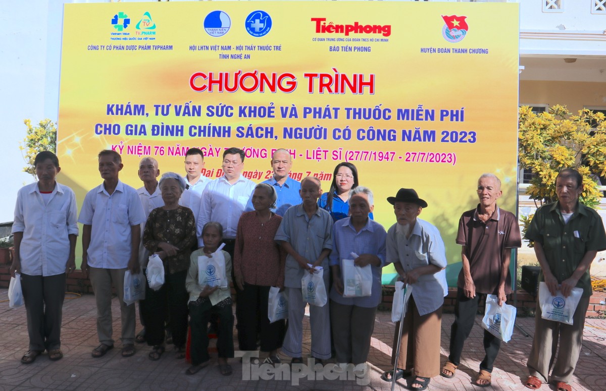 Hội LHTN, Hội Thầy thuốc trẻ tỉnh Nghệ An và báo Tiền Phong khám, phát thuốc miễn phí cho người dân ảnh 5