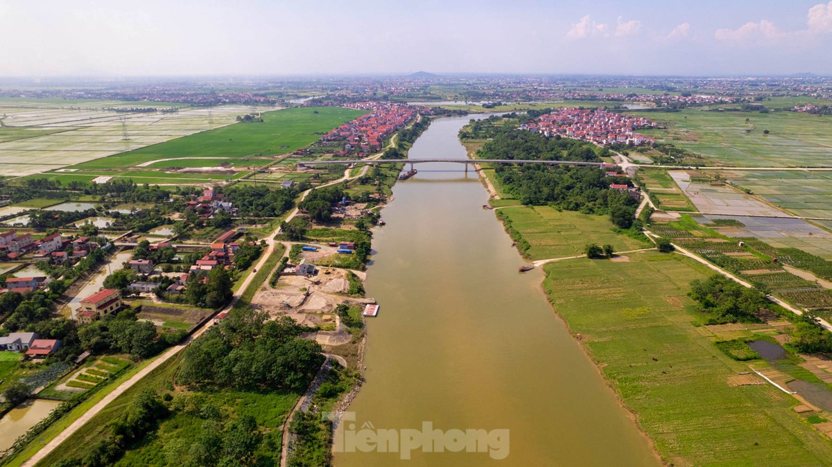 Kỳ lạ cây cầu trăm tỷ xây xong 3 năm để... 'làm cảnh' ảnh 1