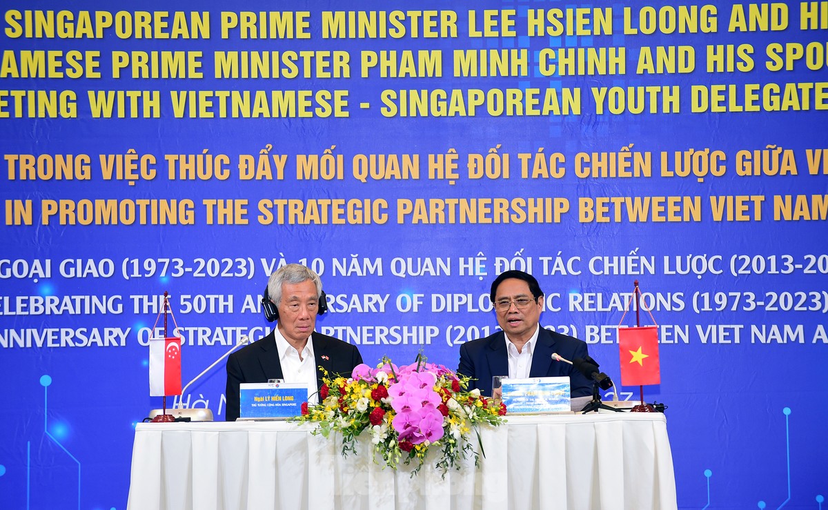 Thủ tướng Phạm Minh Chính và Thủ tướng Lý Hiển Long gặp mặt đại biểu thanh niên hai nước ảnh 11