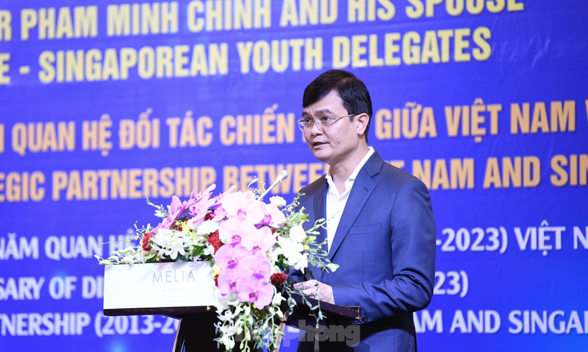 Thủ tướng Phạm Minh Chính và Thủ tướng Lý Hiển Long gặp mặt đại biểu thanh niên hai nước ảnh 6