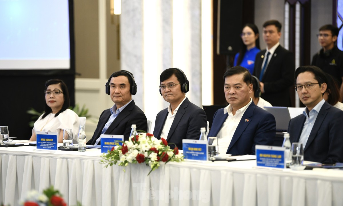 Thủ tướng Phạm Minh Chính và Thủ tướng Lý Hiển Long gặp mặt đại biểu thanh niên hai nước ảnh 7
