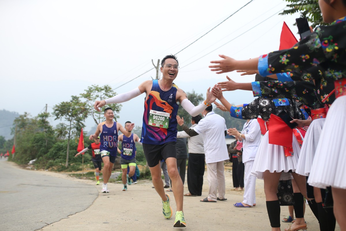 Sau Tiền Phong Marathon 2023, tất cả đều phải lòng Lai Châu ảnh 1