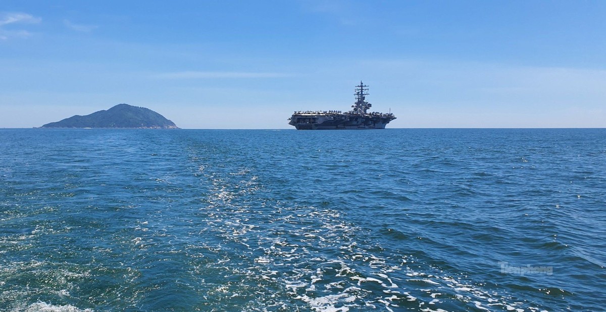 Tàu sân bay USS Ronald Reagan rời Đà Nẵng ảnh 6