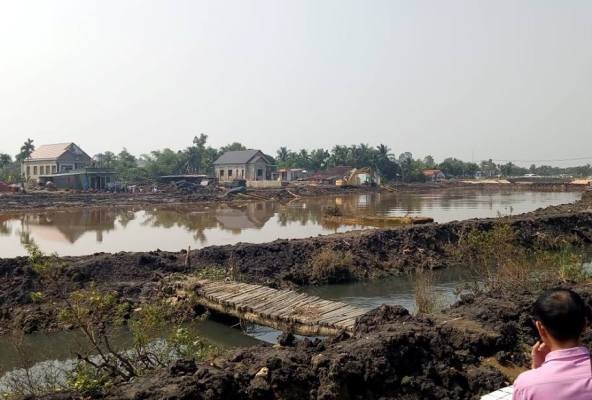 Nhà nứt, cây trồng chết hàng loạt vì 'siêu dự án' thoát nước ảnh 8