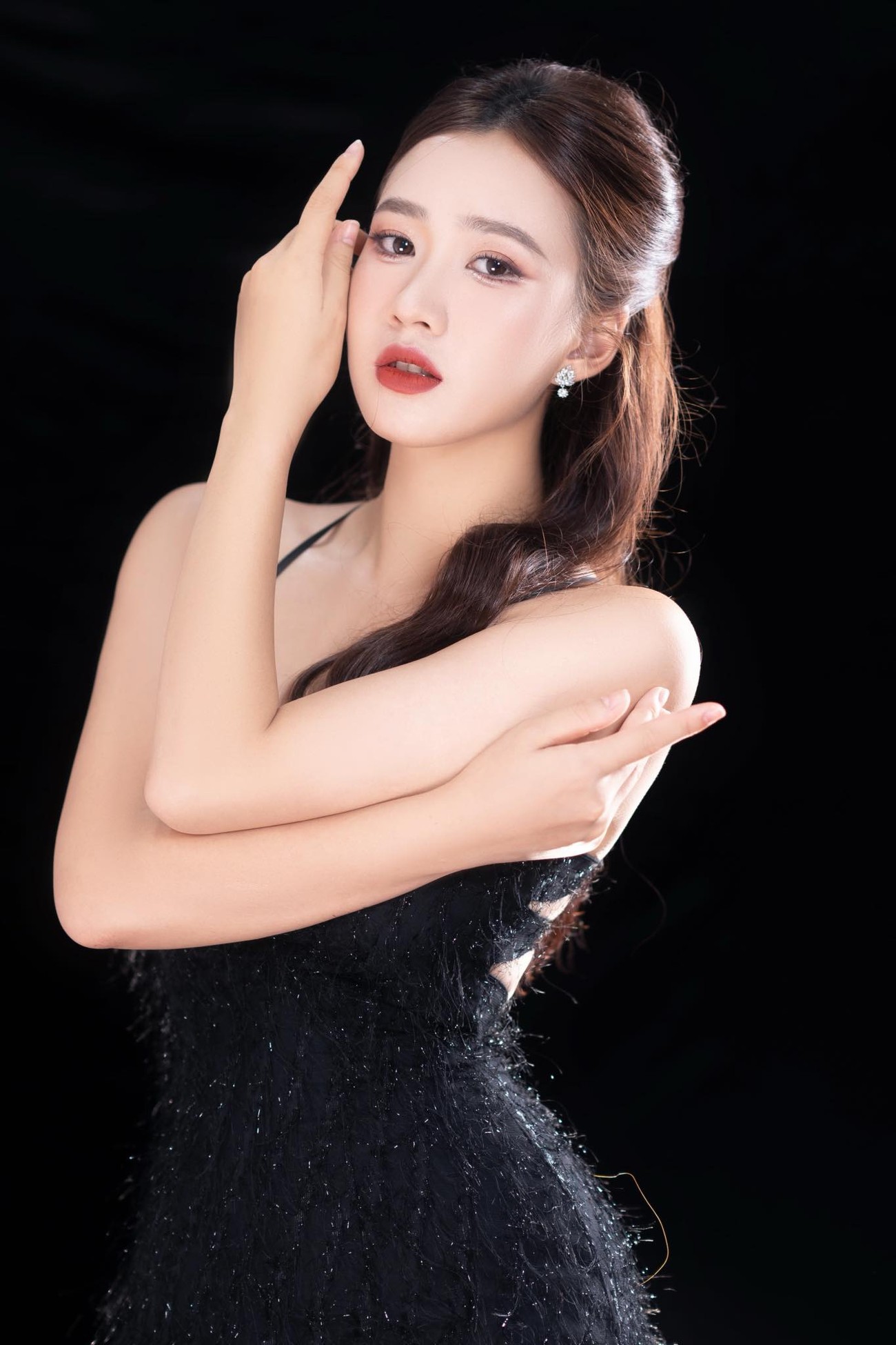 Đằng sau những cái tát của Nhung tiểu tam 'Làng trong phố' ảnh 5