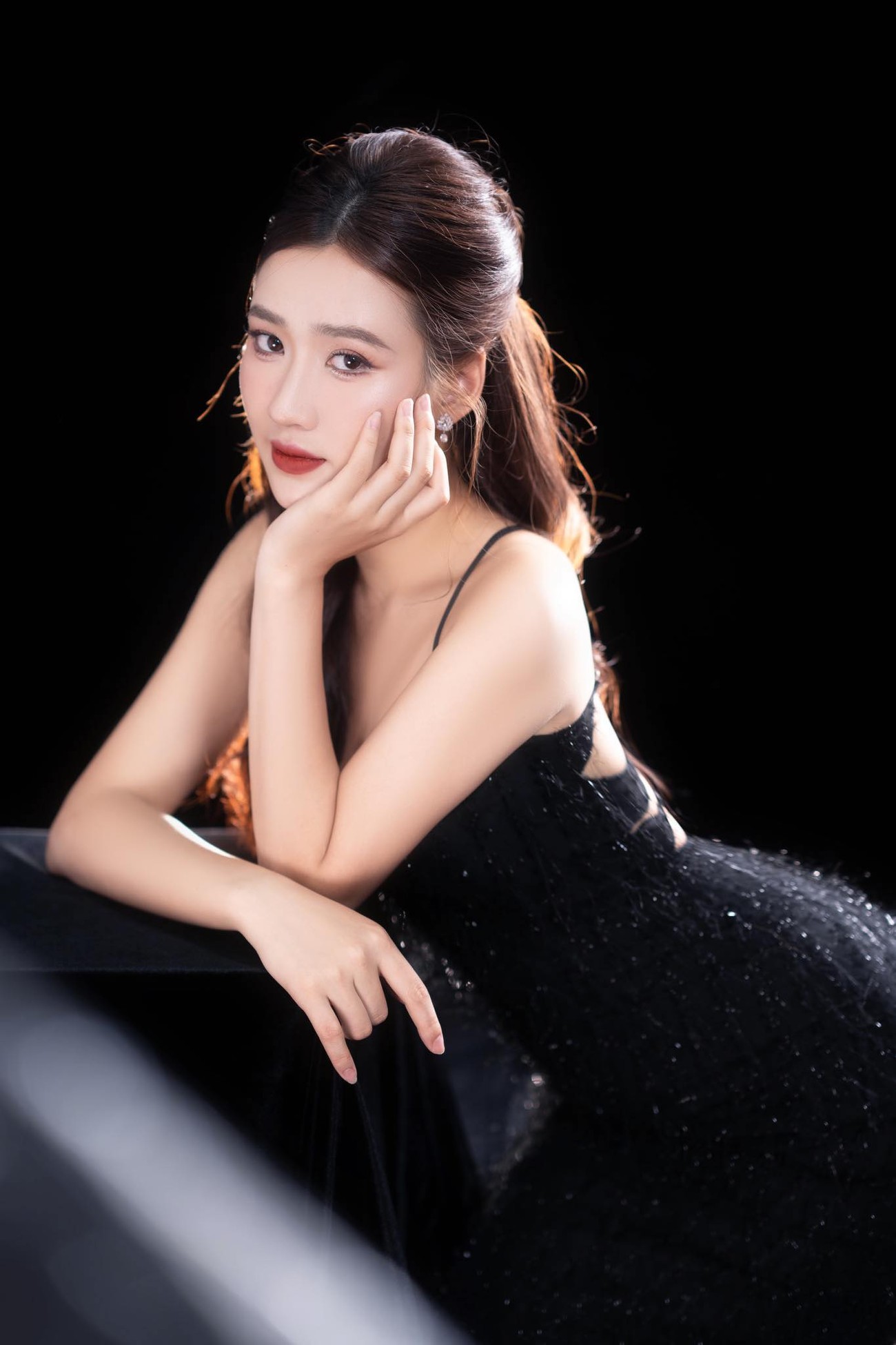 Đằng sau những cái tát của Nhung tiểu tam 'Làng trong phố' ảnh 6
