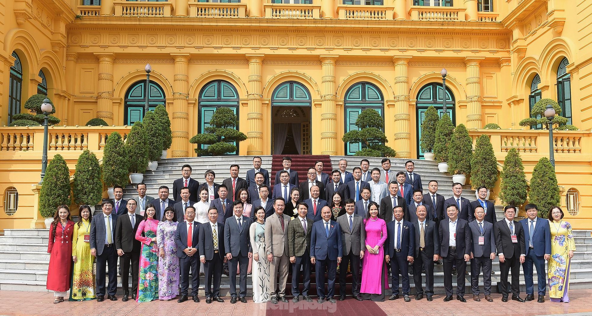 Chủ tịch nước Nguyễn Xuân Phúc gặp đoàn đại biểu Hội Doanh nhân trẻ Việt Nam ảnh 9