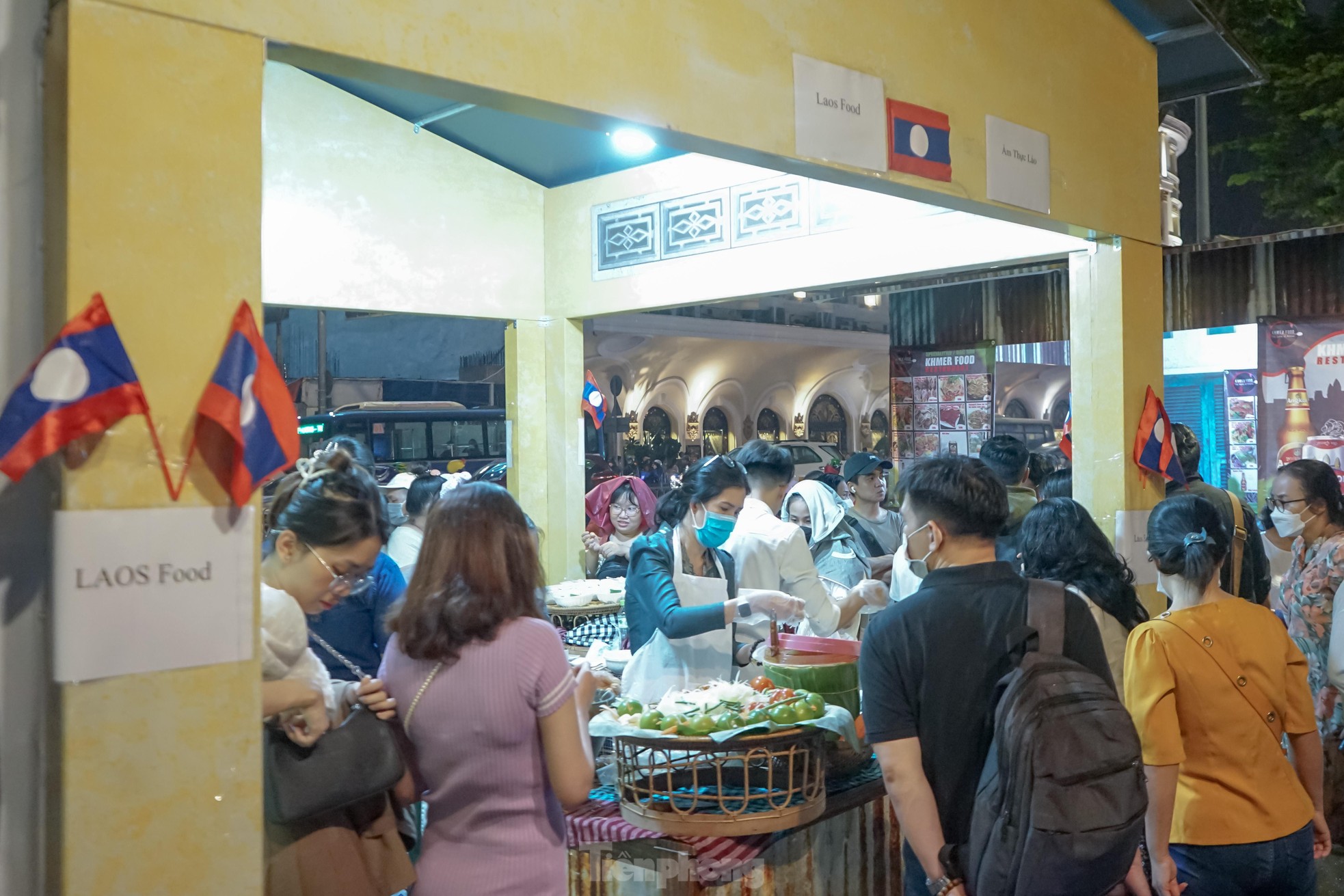 Dòng người đổ về Lễ hội ẩm thực 'Sài Gòn xưa và nay' ảnh 11