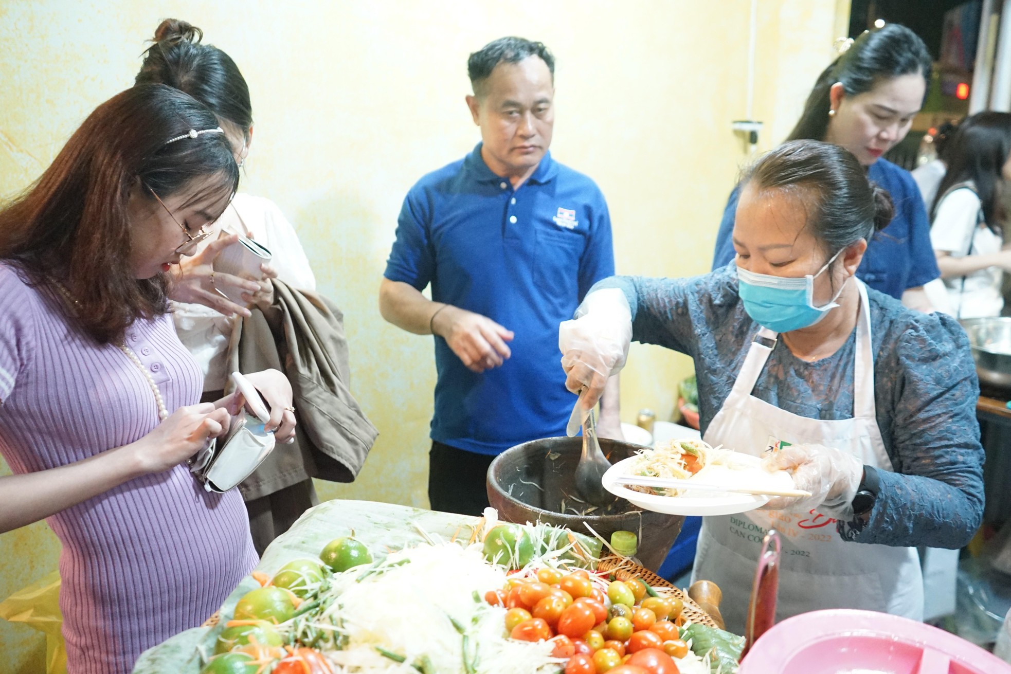 Dòng người đổ về Lễ hội ẩm thực 'Sài Gòn xưa và nay' ảnh 4