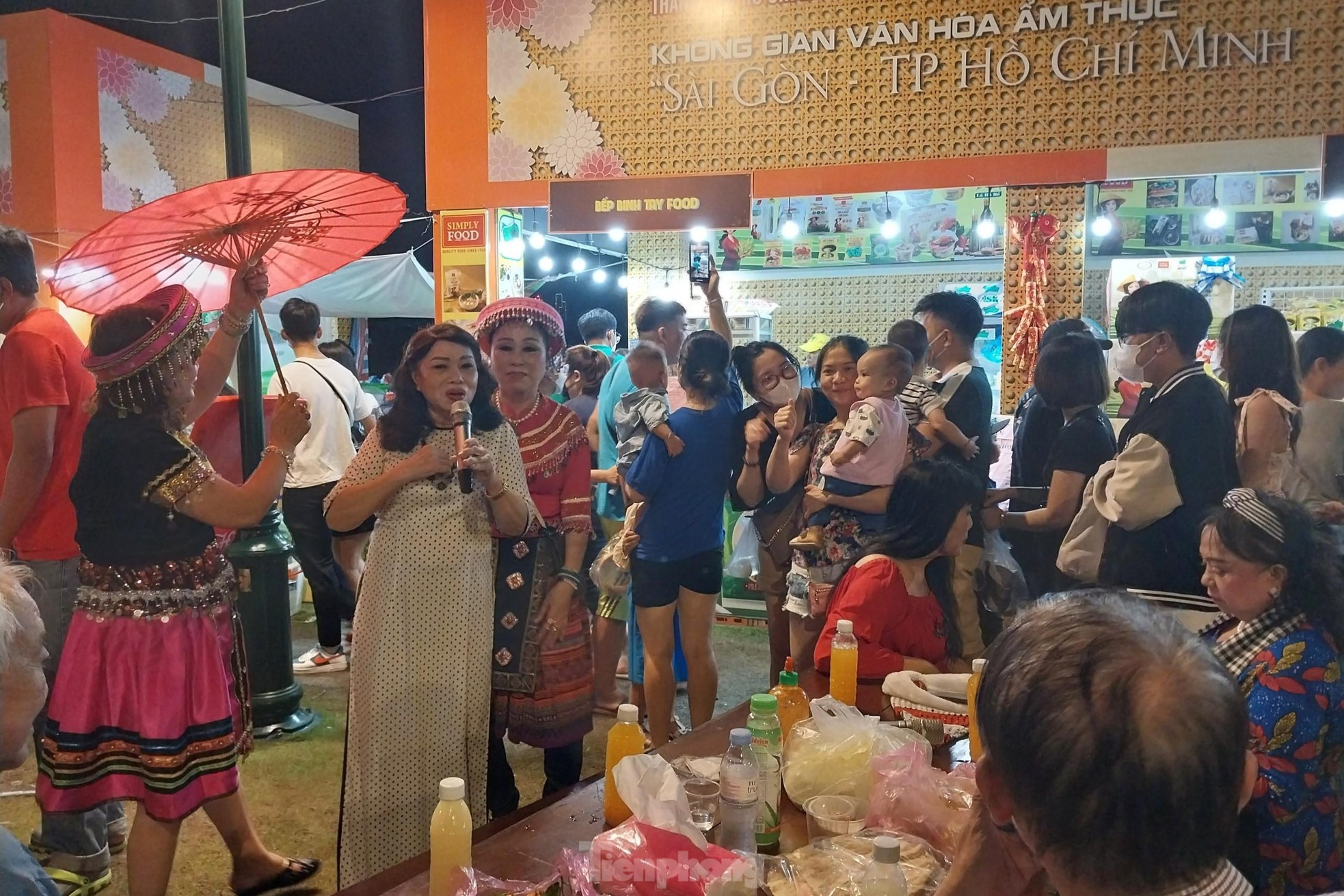 Dòng người đổ về Lễ hội ẩm thực 'Sài Gòn xưa và nay' ảnh 3
