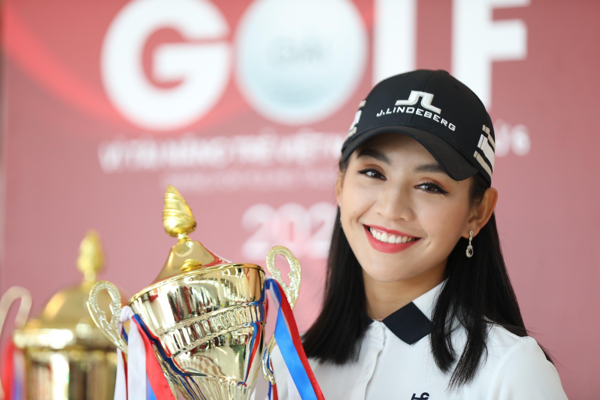 Hoa hậu Đỗ Thị Hà và dàn người đẹp rạng rỡ tại Tiền Phong Golf Championship 2022 ảnh 9