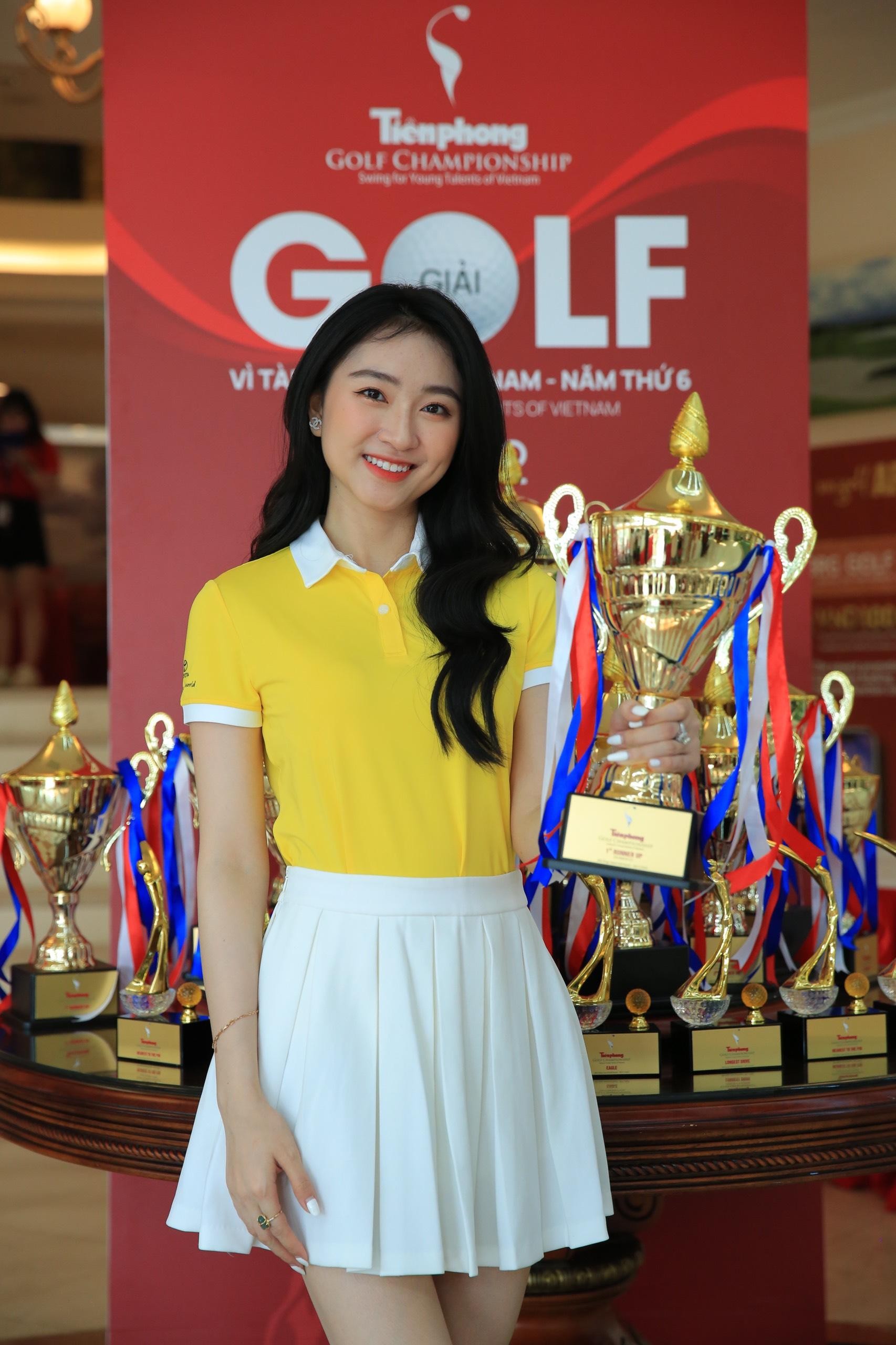 Hoa hậu Đỗ Thị Hà và dàn người đẹp rạng rỡ tại Tiền Phong Golf Championship 2022 ảnh 10