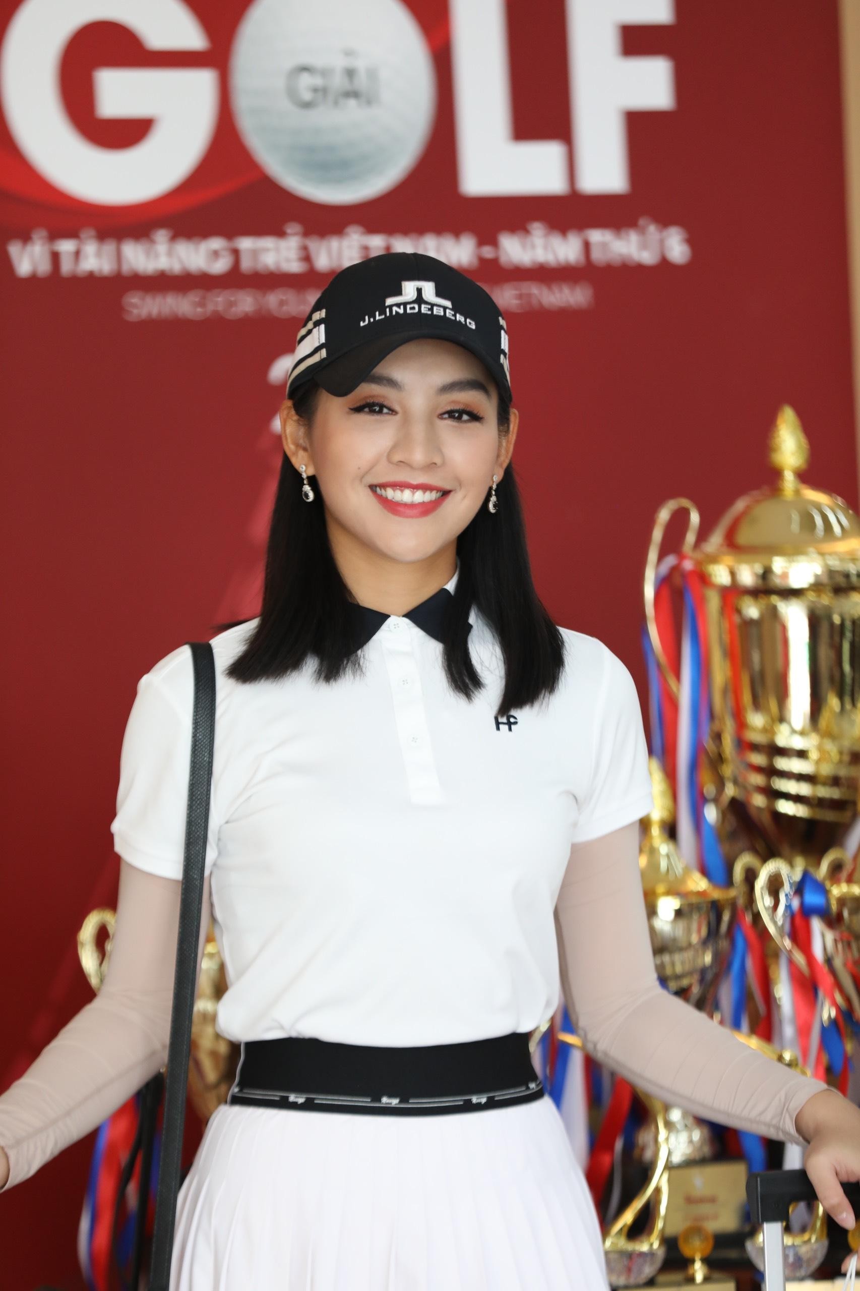 Hoa hậu Đỗ Thị Hà và dàn người đẹp rạng rỡ tại Tiền Phong Golf Championship 2022 ảnh 8