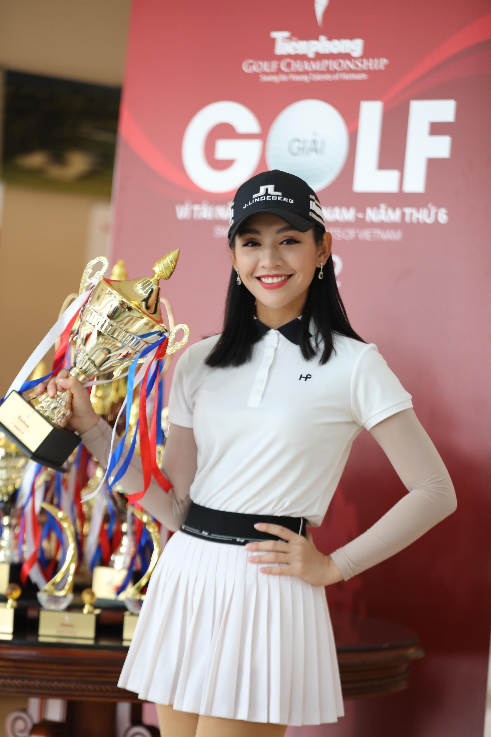 Hoa hậu Đỗ Thị Hà và dàn người đẹp rạng rỡ tại Tiền Phong Golf Championship 2022 ảnh 7