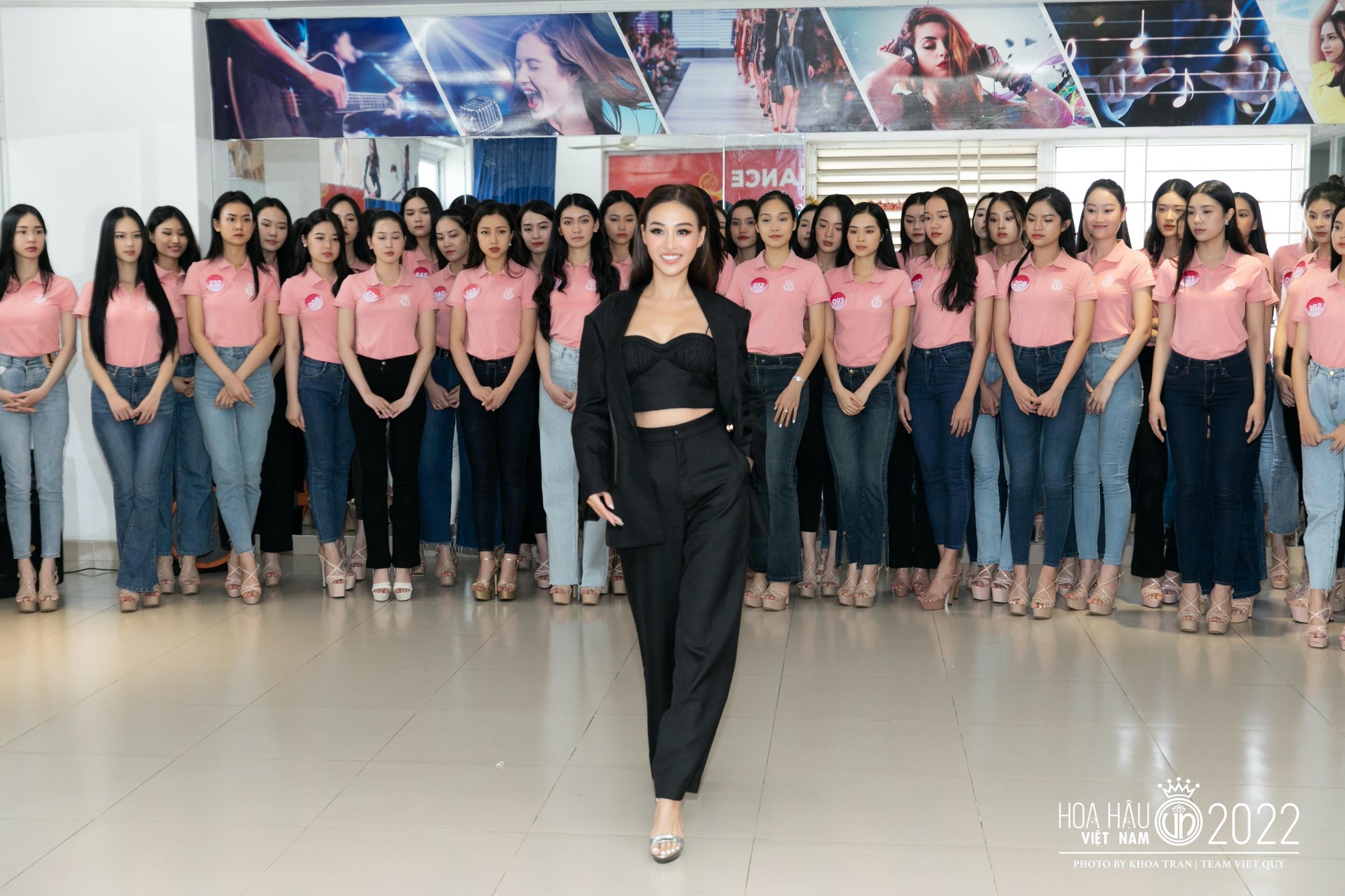Thí sinh Hoa hậu Việt Nam 2022 luyện catwalk - Ảnh 9.