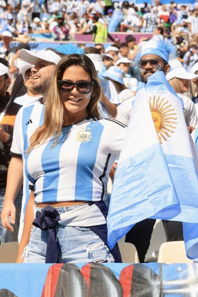 Ngắm dàn CĐV xinh đẹp của Argentina trên khán đài World Cup 2022 - Ảnh 12.