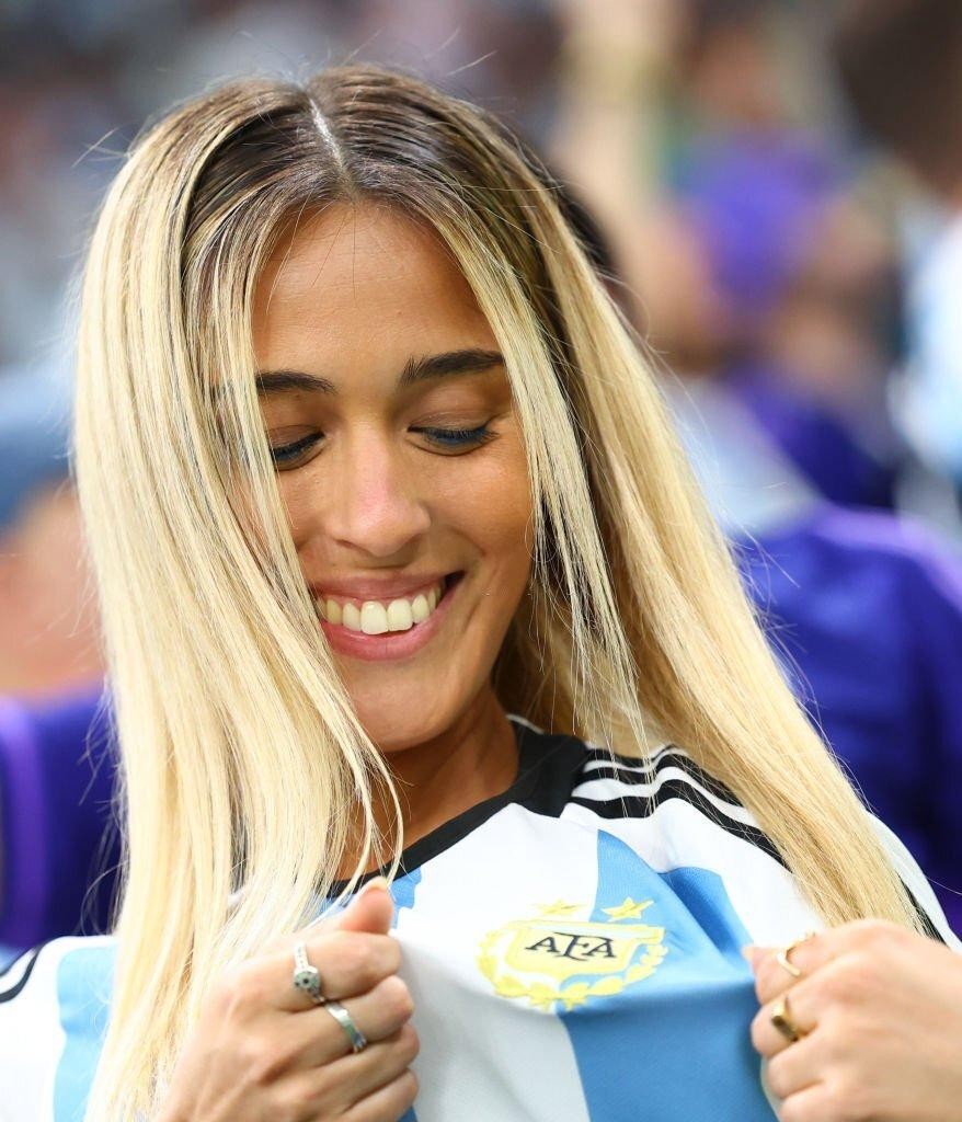 Ngắm dàn CĐV xinh đẹp của Argentina trên khán đài World Cup 2022 - Ảnh 9.