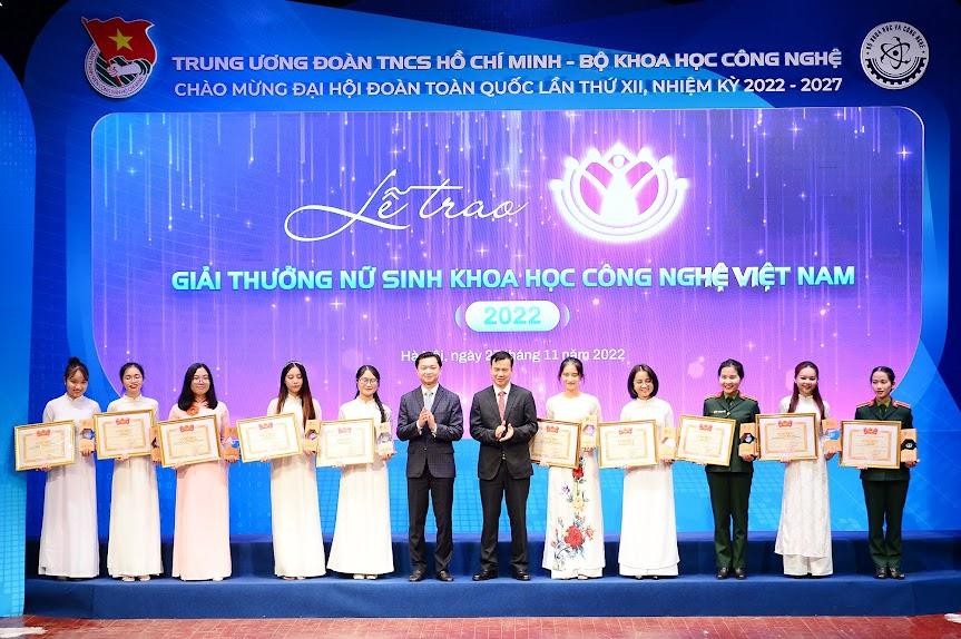 Vinh danh 10 tài năng Quả Cầu Vàng và 20 nữ sinh khoa học công nghệ Việt Nam năm 2022 ảnh 5