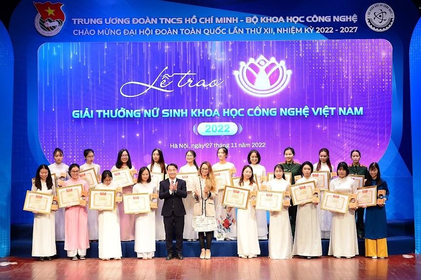 Vinh danh 10 tài năng Quả Cầu Vàng và 20 nữ sinh khoa học công nghệ Việt Nam năm 2022 ảnh 6