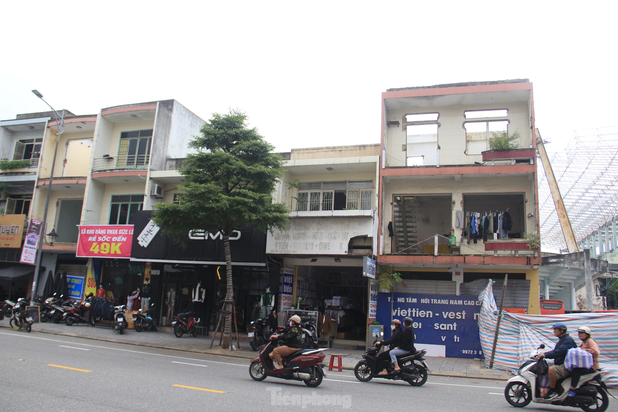 Gấp rút phá dỡ xác nhà, cải tạo cảnh quan quanh SVĐ Chi Lăng trước Tết ảnh 11