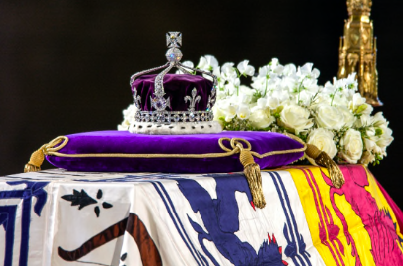 Những báu vật sẽ xuất hiện trong lễ đăng quang Nhà vua Anh Charles III - Ảnh 4.
