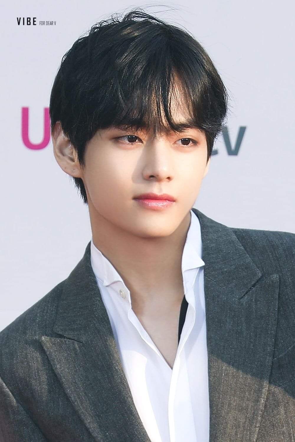 V (BTS) – bạn trai giàu có, nổi tiếng của Jennie (BlackPink) ảnh 3