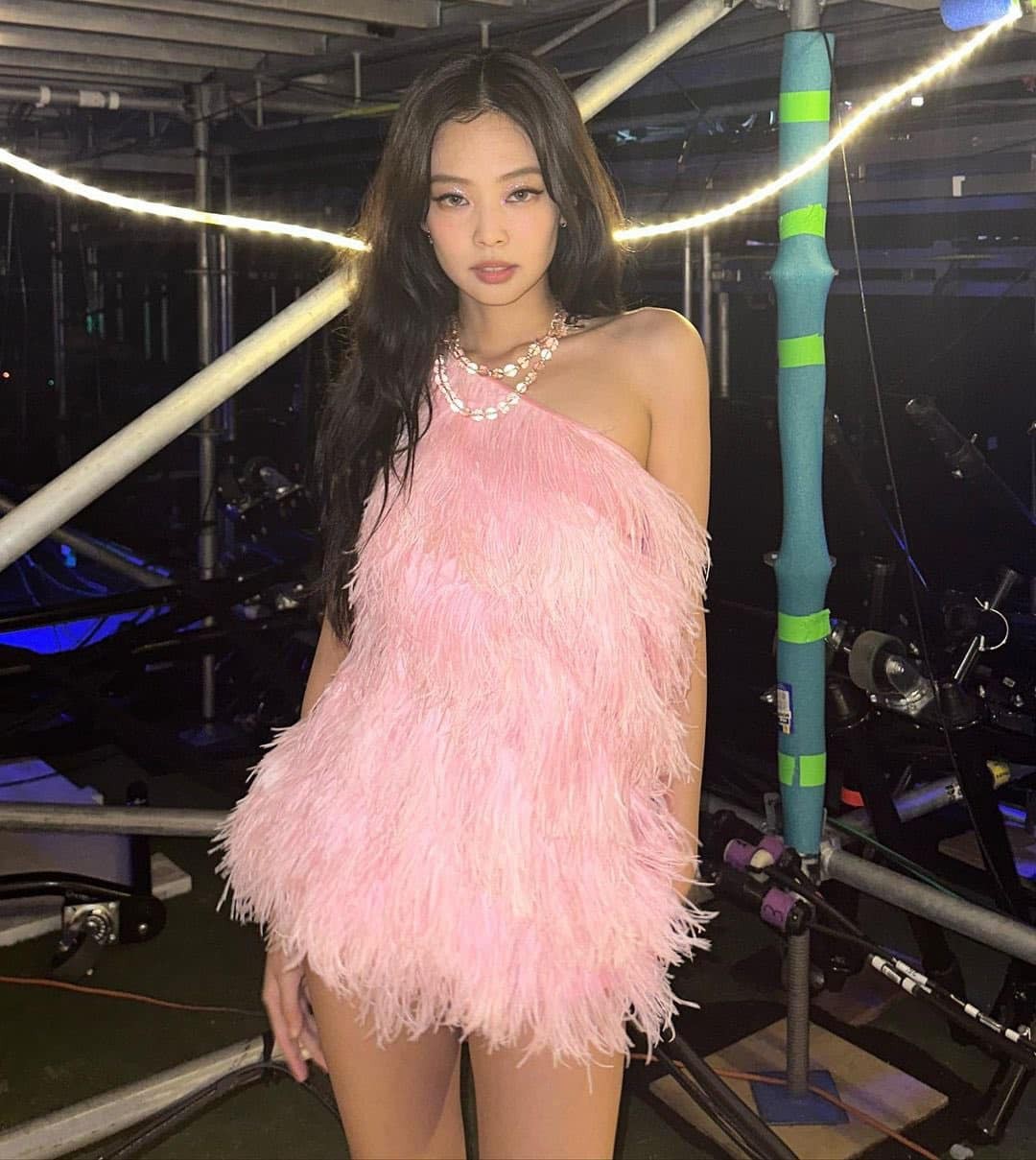 BlackPink bị chê tệ hại, báo Pháp chỉ đích danh Jennie ảnh 6