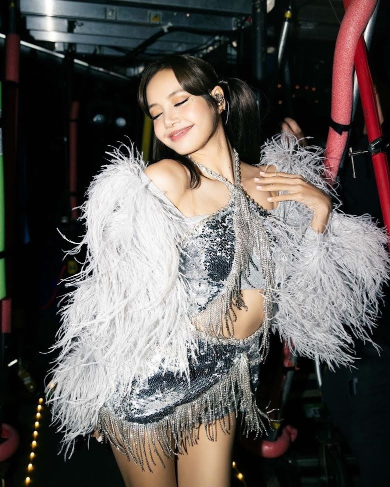 Vì sao Lisa (BlackPink) diễn ở CLB thoát y? ảnh 2