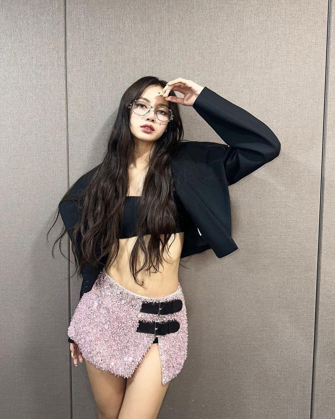 Showbiz 24/9: Động thái đáng ngờ của Lisa sau tin rời (BlackPink) ảnh 2