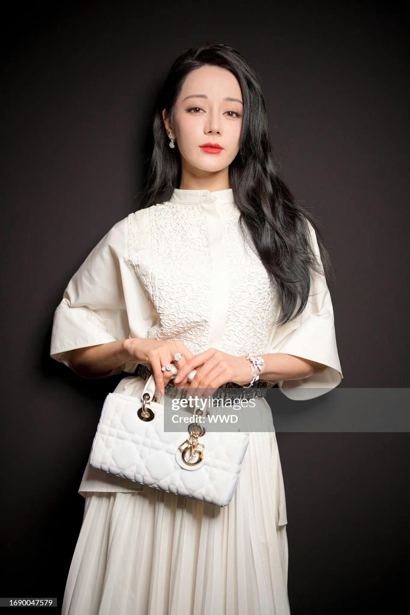 Ảnh không qua chỉnh sửa gây tranh luận giữa Jisoo (BlackPink) và Địch Lệ Nhiệt Ba ảnh 15