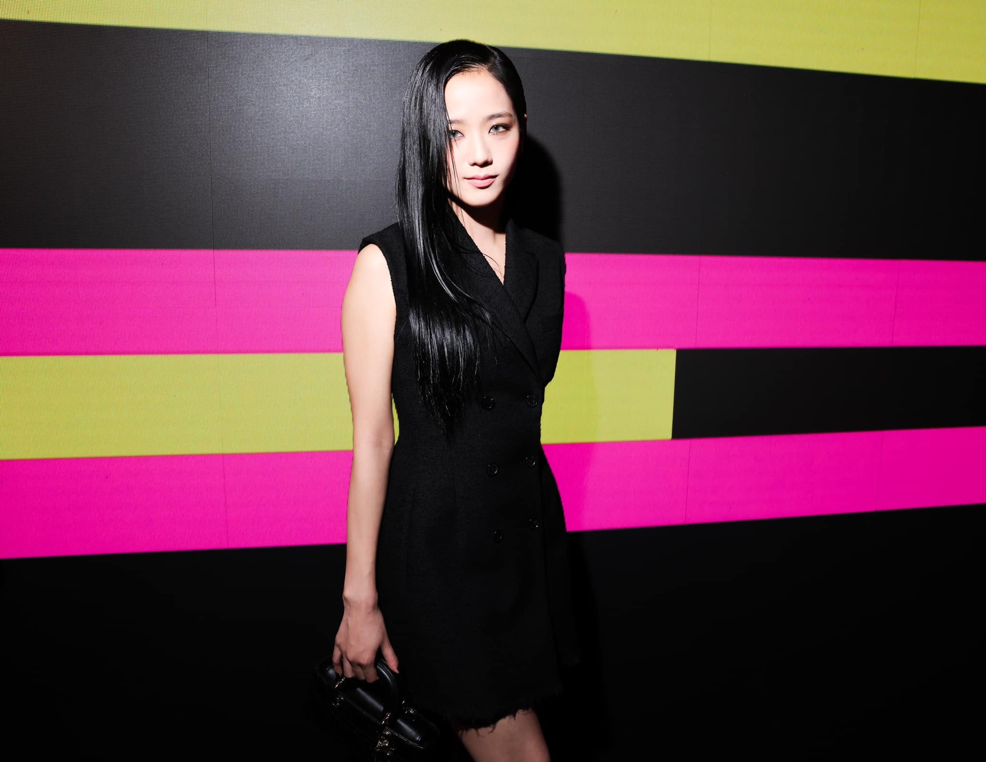 Ảnh không qua chỉnh sửa gây tranh luận giữa Jisoo (BlackPink) và Địch Lệ Nhiệt Ba ảnh 5