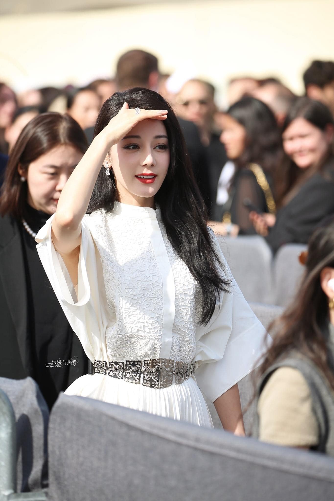 Ảnh không qua chỉnh sửa gây tranh luận giữa Jisoo (BlackPink) và Địch Lệ Nhiệt Ba ảnh 20
