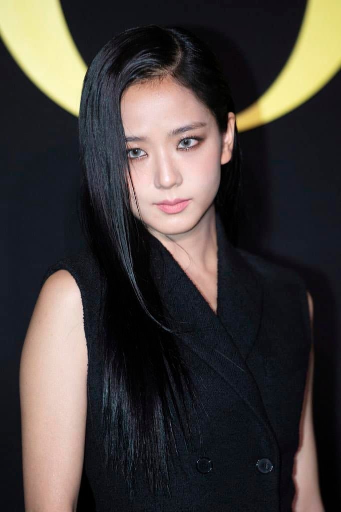 Ảnh không qua chỉnh sửa gây tranh luận giữa Jisoo (BlackPink) và Địch Lệ Nhiệt Ba ảnh 14
