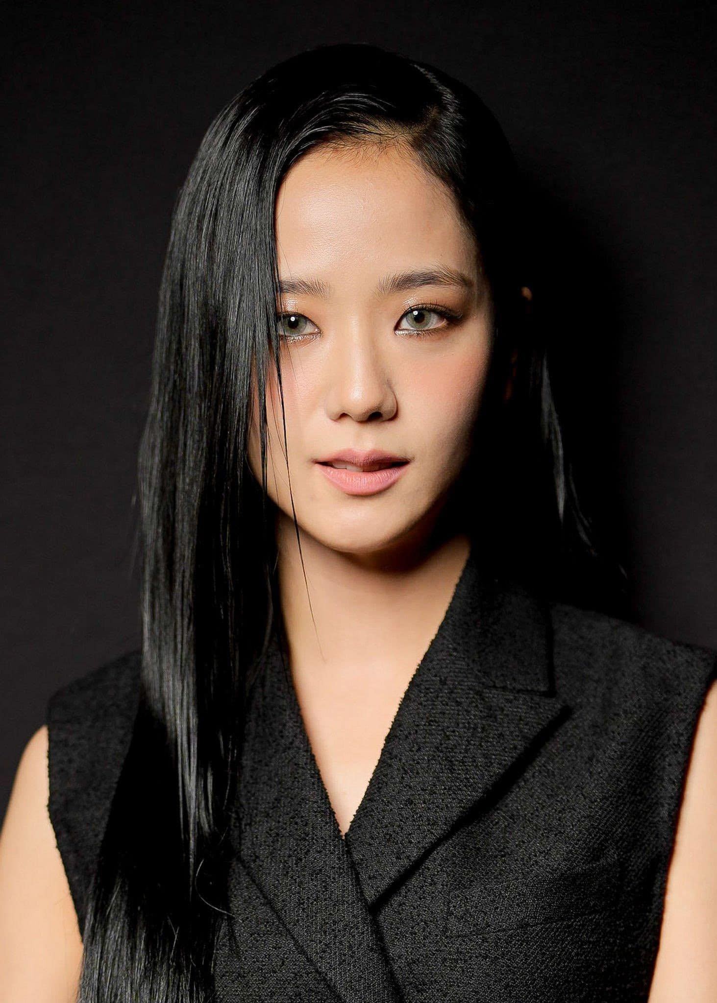 Ảnh không qua chỉnh sửa gây tranh luận giữa Jisoo (BlackPink) và Địch Lệ Nhiệt Ba ảnh 21