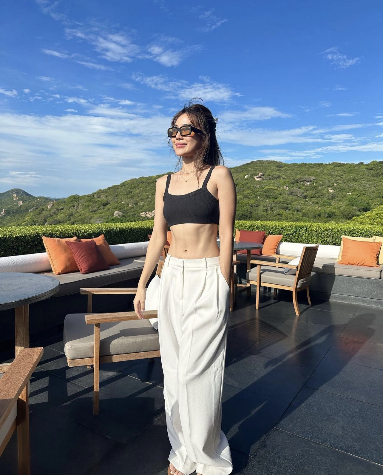 Mỹ nhân Thái Lan diện bikini thả dáng ở biển Ninh Thuận ảnh 2