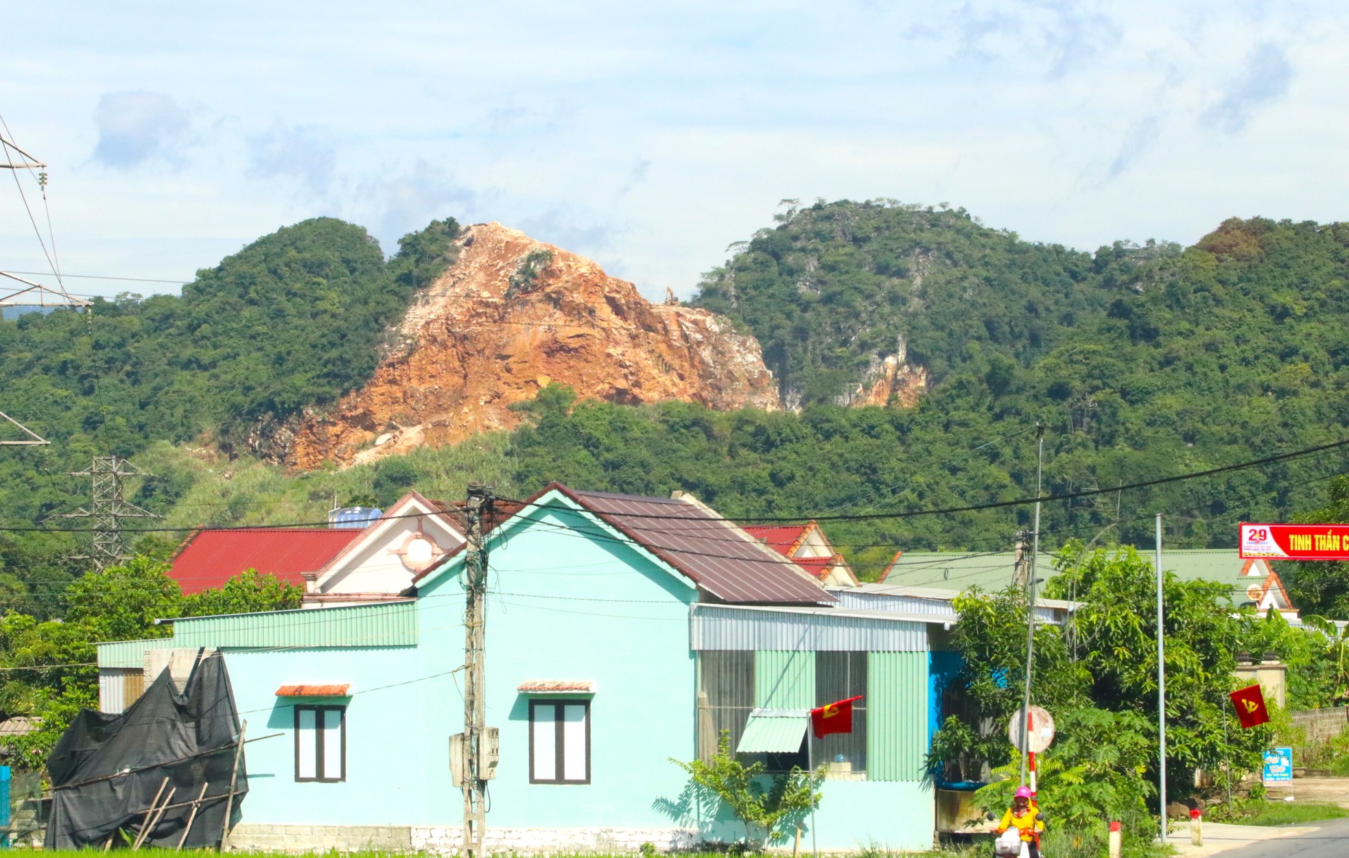 Nhìn từ trên cao những vạt rừng loang lổ ở thủ phủ khoáng sản Quỳ Hợp ảnh 12