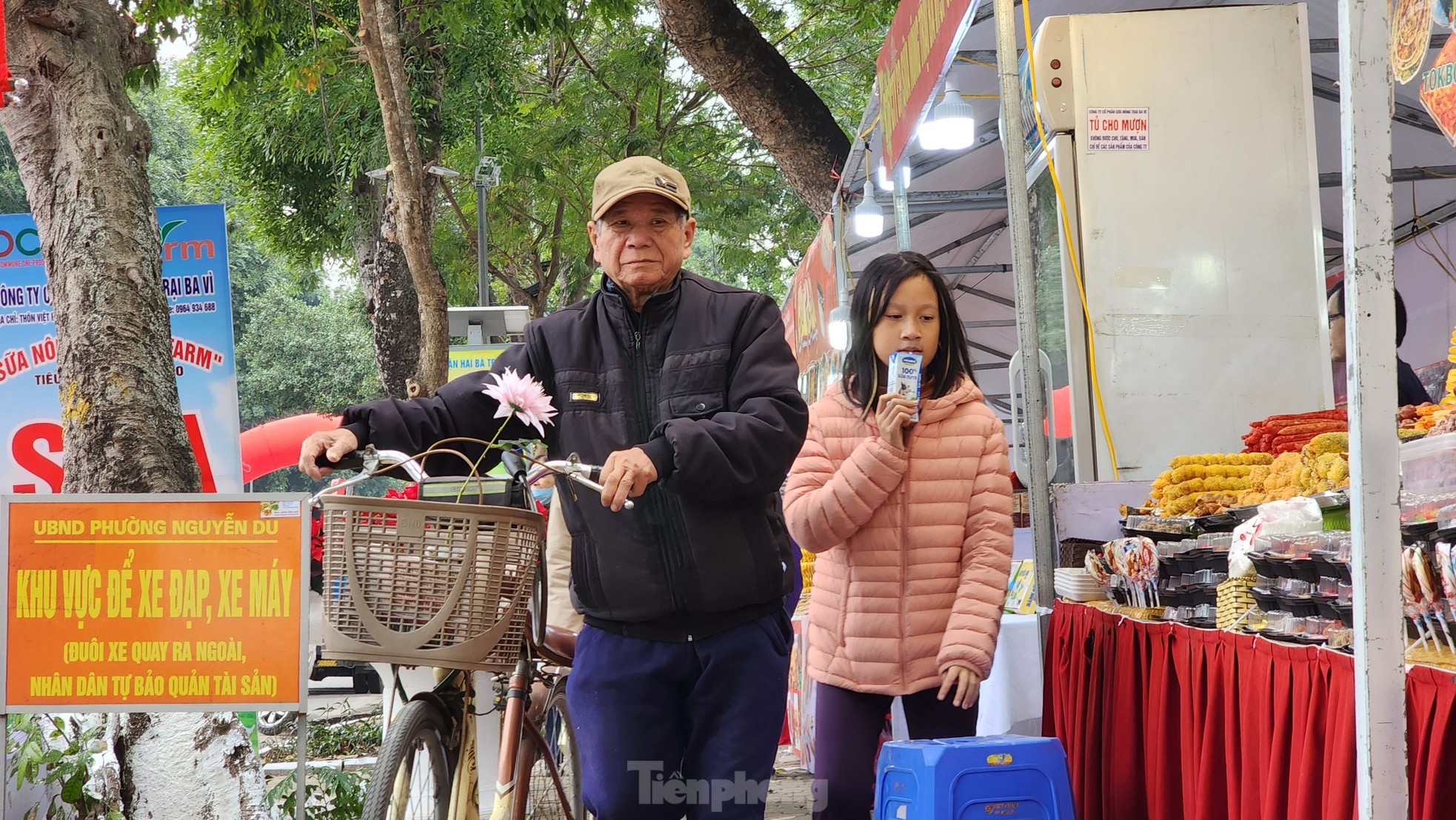 Không gian đi bộ phố Trần Nhân Tông trang hoàng rực rỡ trước giờ mở cửa ảnh 7