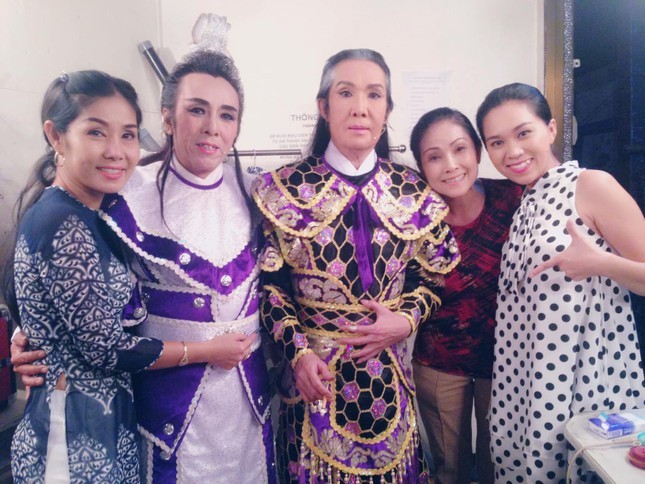 Showbiz 10/8: Ca sĩ Phùng Ngọc Huy hội ngộ con gái sau 8 năm không gặp ảnh 2