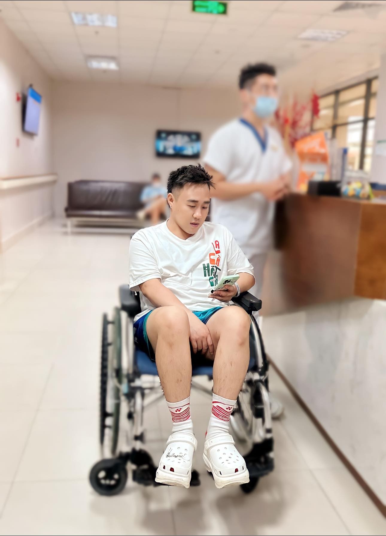 Showbiz 19/8: Bích Phương thừa nhận phản bội bạn trai, ca sĩ Trung Quân gãy xương sườn ảnh 2