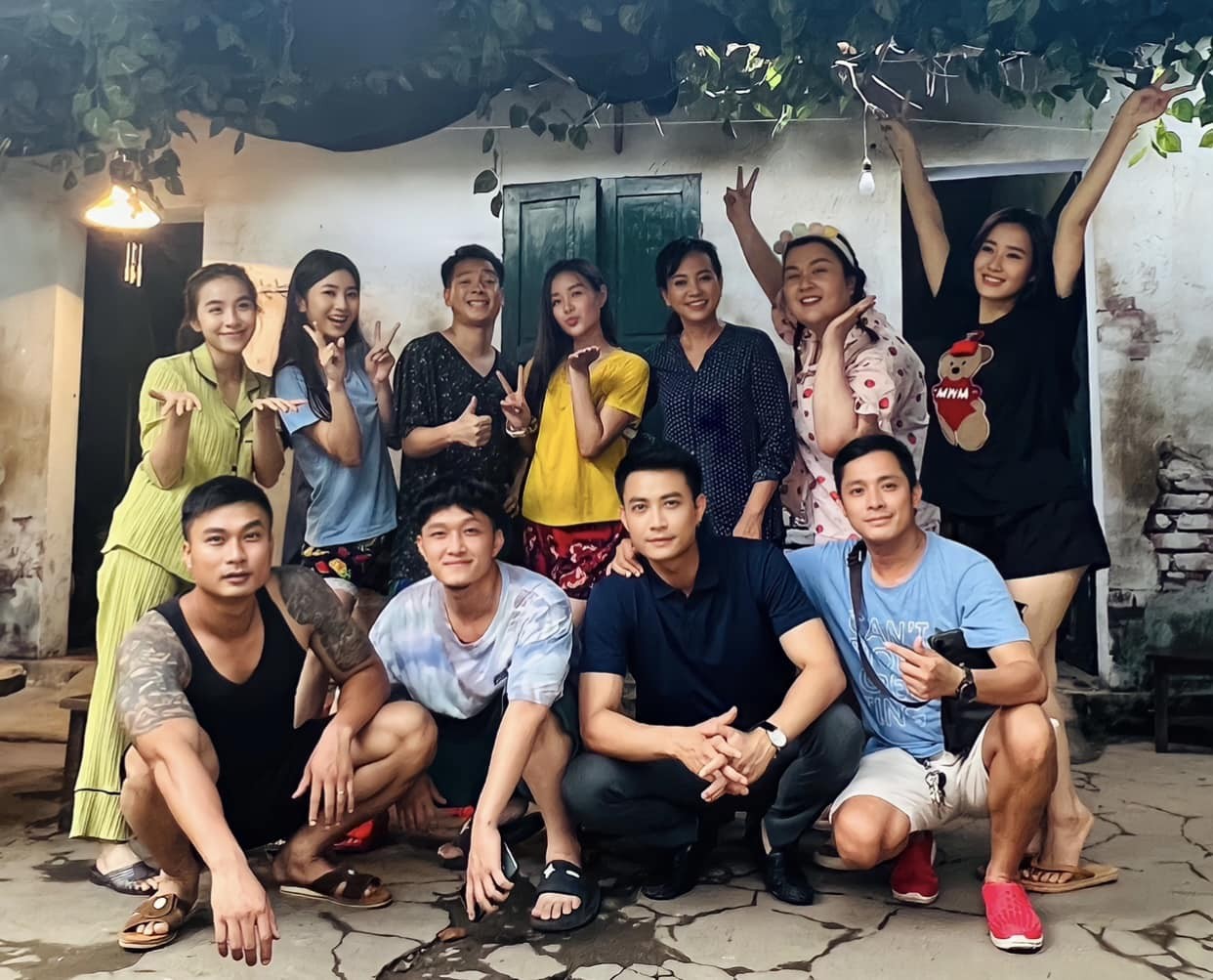 Showbiz 26/8: Hai diễn viên chia tay phim ‘Làng trong phố’ ảnh 2