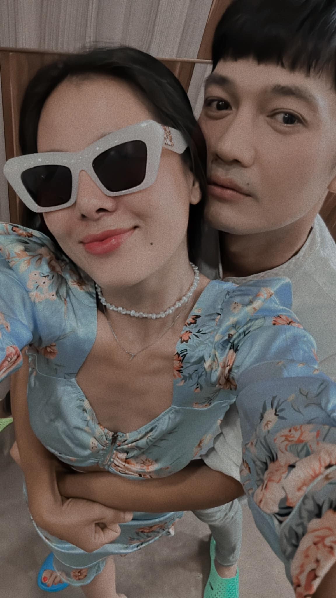 Showbiz 28/8: Đăng ảnh ôm bạn diễn nam đã có vợ con, Nam Thư nói gì? ảnh 1