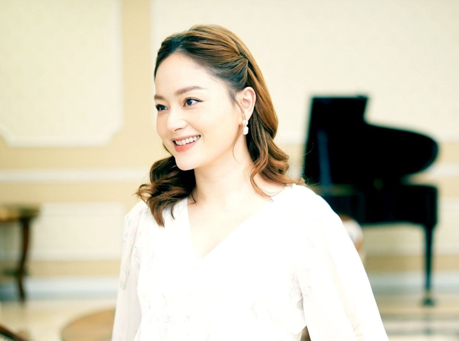 Showbiz 30/8: Hoa hậu Đỗ Mỹ Linh xuất hiện sau sinh con ảnh 3