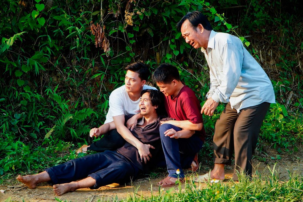 Đạo diễn Mai Long phản hồi việc nhóm người đến đòi nợ trong họp báo ra mắt phim ảnh 3